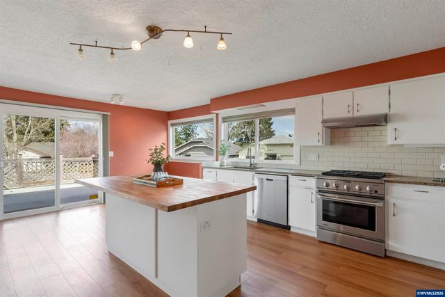 1694 Sunrise Cir NW, Salem, OR 97304