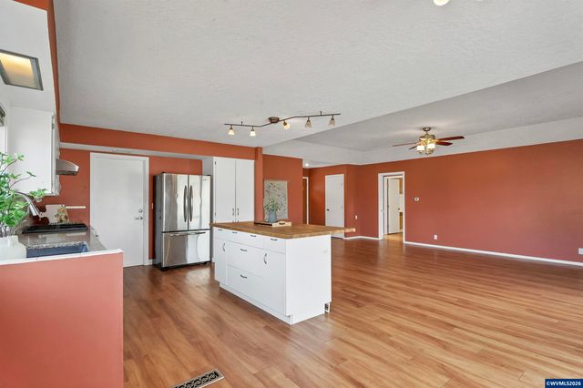 1694 Sunrise Cir NW, Salem, OR 97304