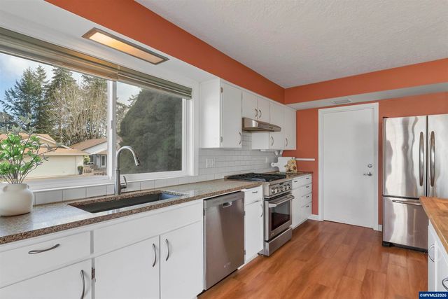 1694 Sunrise Cir NW, Salem, OR 97304