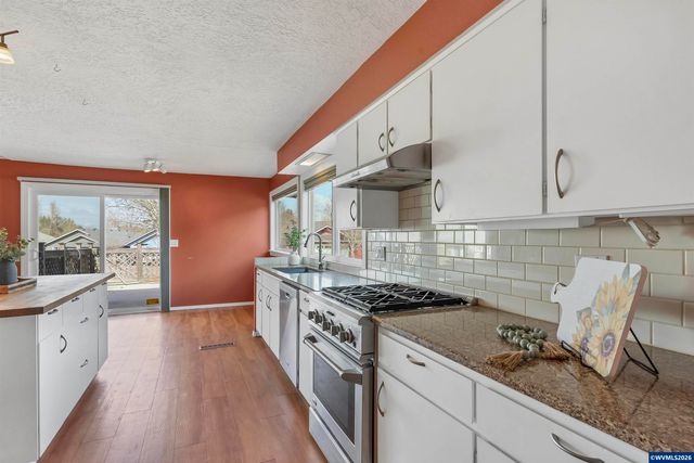 1694 Sunrise Cir NW, Salem, OR 97304