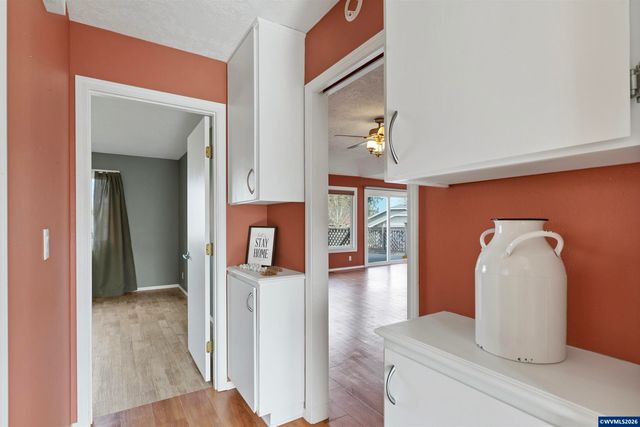 1694 Sunrise Cir NW, Salem, OR 97304