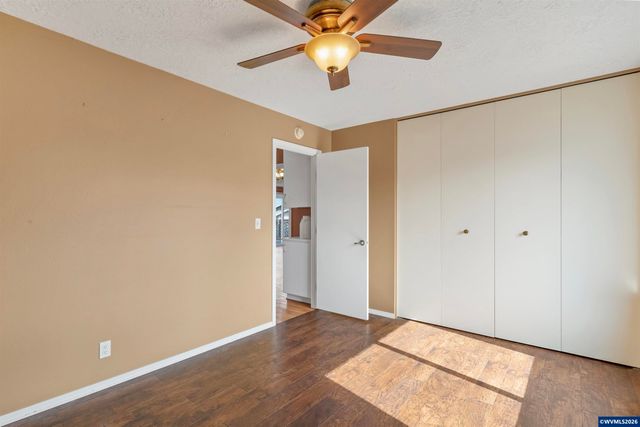 1694 Sunrise Cir NW, Salem, OR 97304