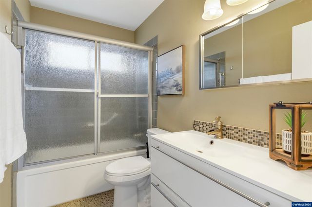 1694 Sunrise Cir NW, Salem, OR 97304