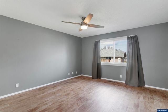 1694 Sunrise Cir NW, Salem, OR 97304