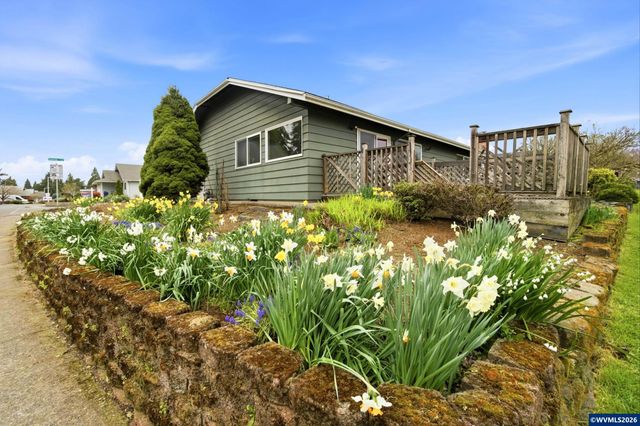 1694 Sunrise Cir NW, Salem, OR 97304