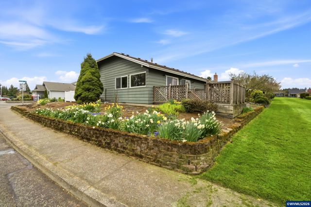 1694 Sunrise Cir NW, Salem, OR 97304