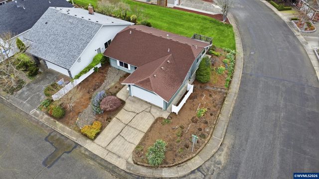 1694 Sunrise Cir NW, Salem, OR 97304