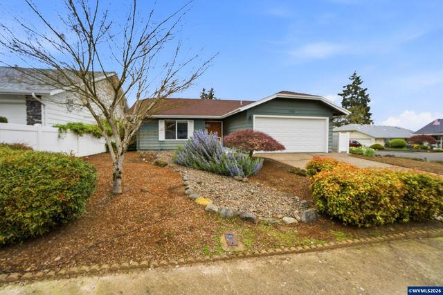 1694 Sunrise Cir NW, Salem, OR 97304