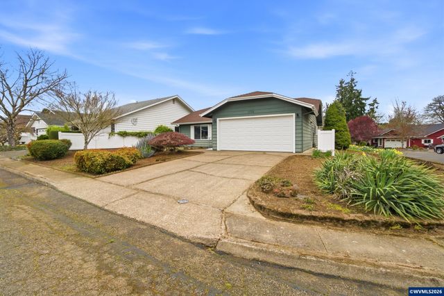 1694 Sunrise Cir NW, Salem, OR 97304