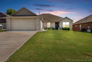 16 S Rosewood Circle, Sapulpa, OK 74066