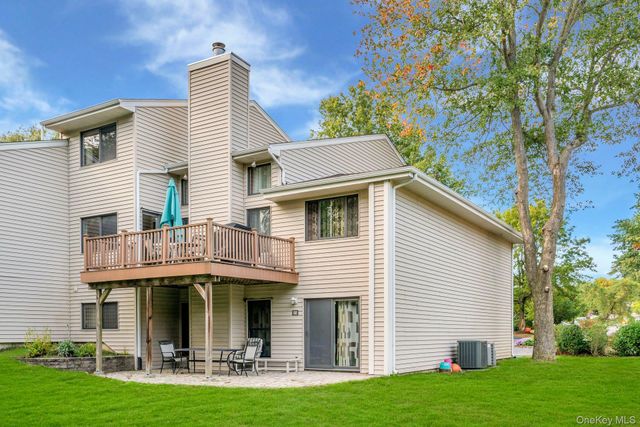 60 Chestnut Lane, Woodbury, NY 11797