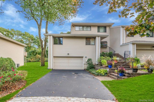 60 Chestnut Lane, Woodbury, NY 11797