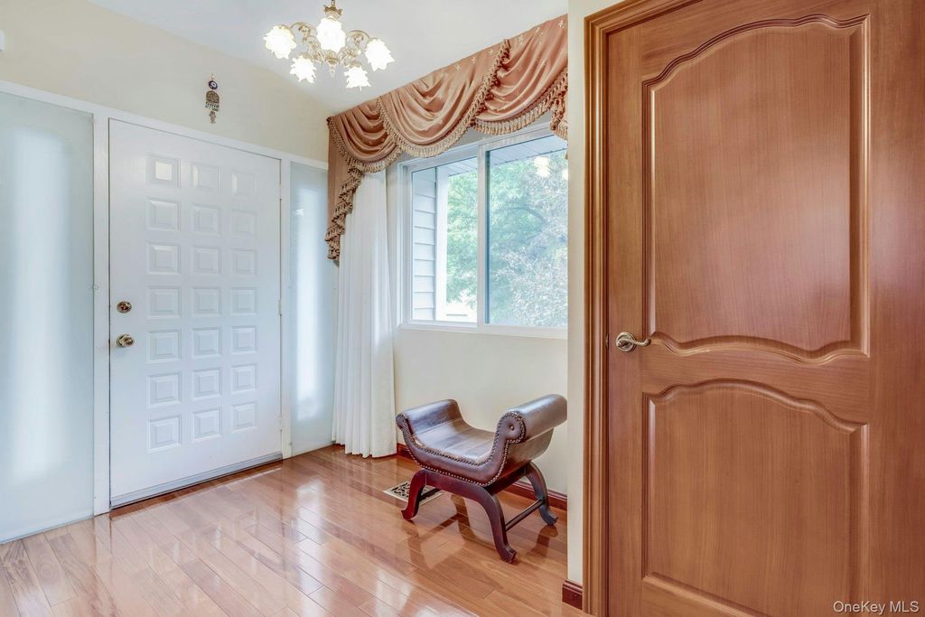 60 Chestnut Lane, Woodbury, NY 11797 — photo 3