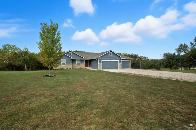 5632 Legends View Drive, Wamego, KS 66547