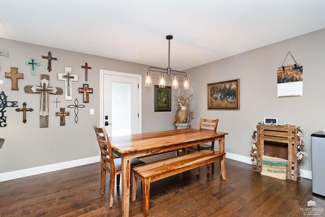 5632 Legends View Drive, Wamego, KS 66547