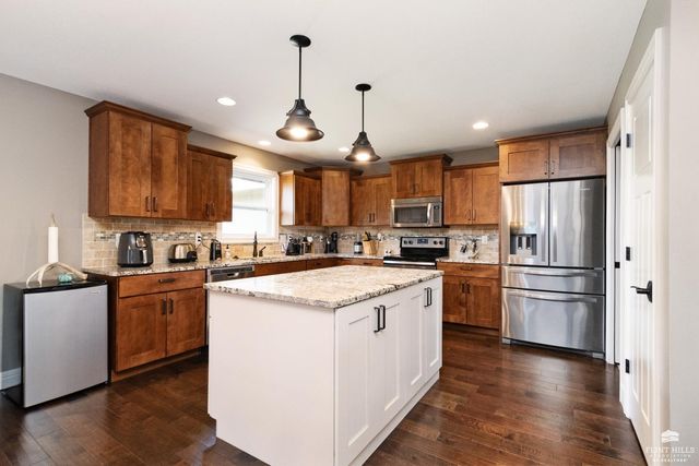 5632 Legends View Drive, Wamego, KS 66547