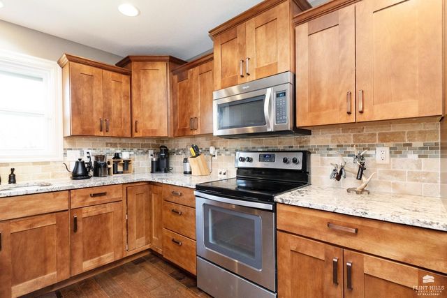 5632 Legends View Drive, Wamego, KS 66547