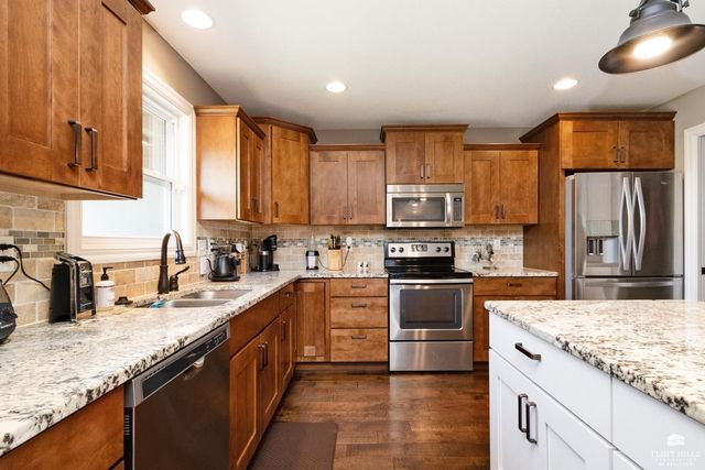 5632 Legends View Drive, Wamego, KS 66547