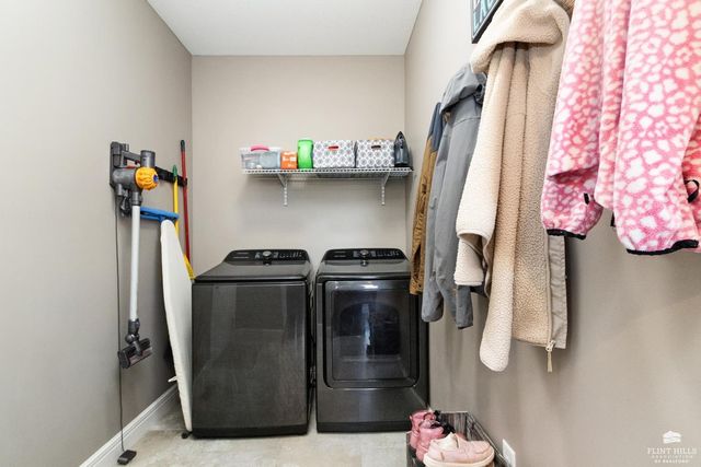 5632 Legends View Drive, Wamego, KS 66547