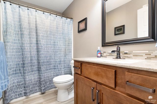 5632 Legends View Drive, Wamego, KS 66547