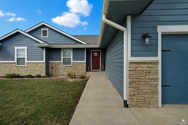 5632 Legends View Drive, Wamego, KS 66547