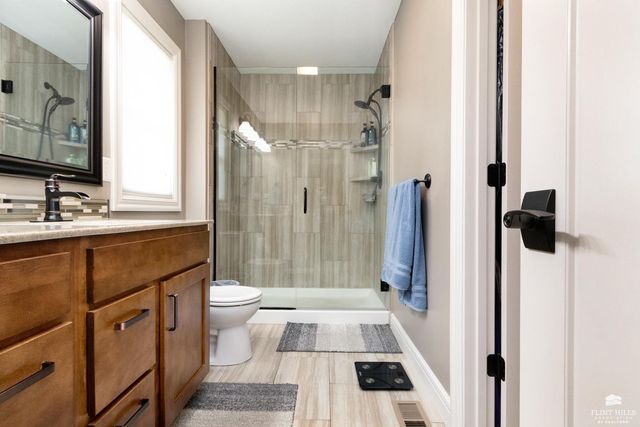 5632 Legends View Drive, Wamego, KS 66547