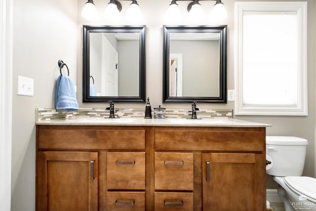 5632 Legends View Drive, Wamego, KS 66547