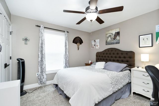 5632 Legends View Drive, Wamego, KS 66547