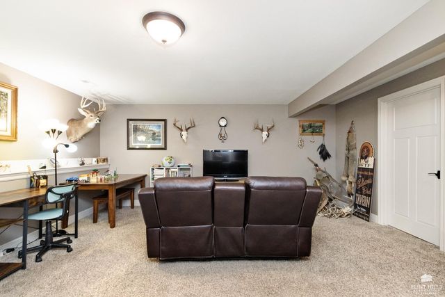 5632 Legends View Drive, Wamego, KS 66547