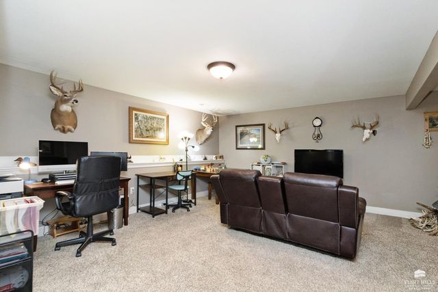 5632 Legends View Drive, Wamego, KS 66547