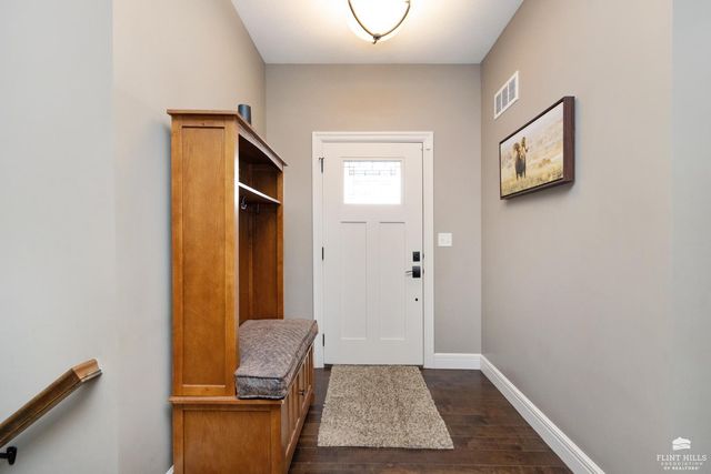 5632 Legends View Drive, Wamego, KS 66547