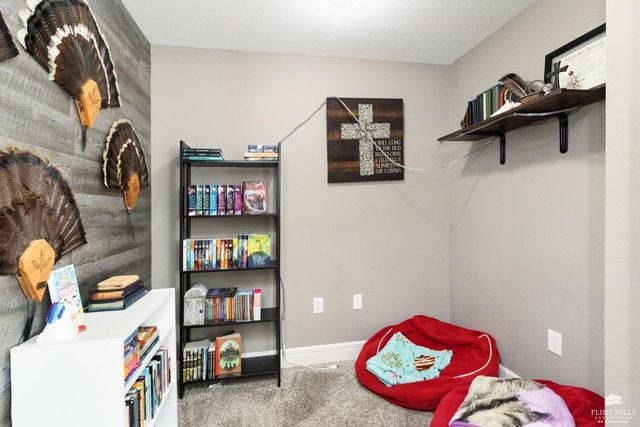 5632 Legends View Drive, Wamego, KS 66547