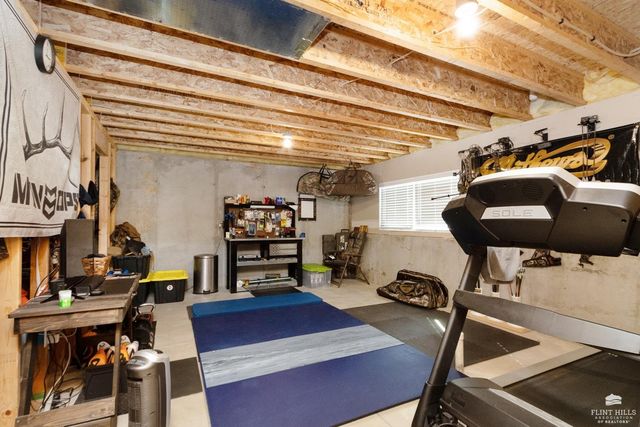 5632 Legends View Drive, Wamego, KS 66547