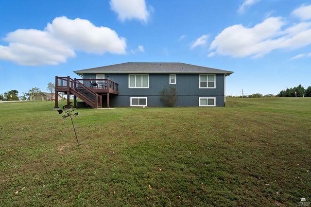 5632 Legends View Drive, Wamego, KS 66547