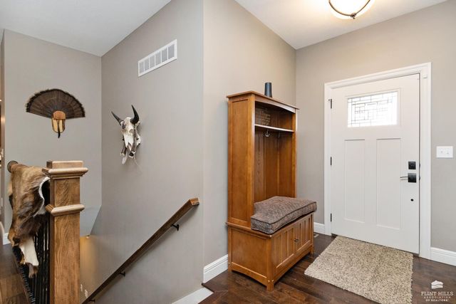 5632 Legends View Drive, Wamego, KS 66547