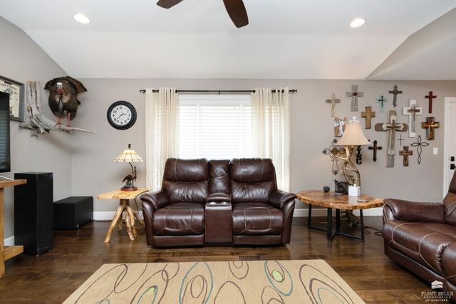 5632 Legends View Drive, Wamego, KS 66547