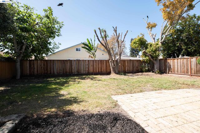 16081 Via Media, San Lorenzo, CA 94580