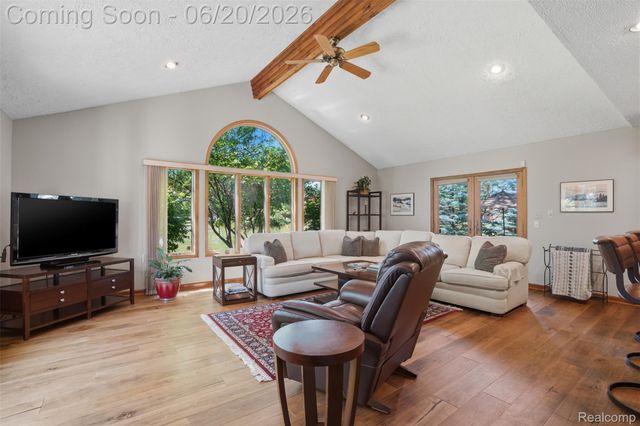 16141 W Blue Skies Drive, Livonia, MI 48154