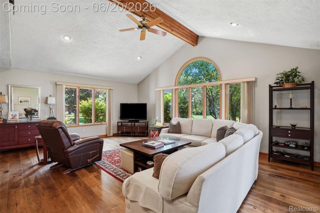 16141 W Blue Skies Drive, Livonia, MI 48154