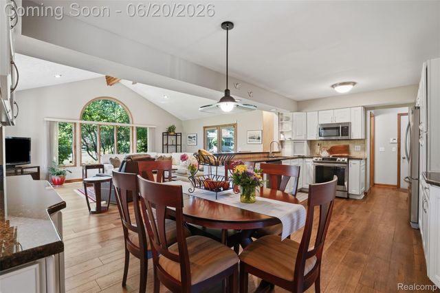 16141 W Blue Skies Drive, Livonia, MI 48154