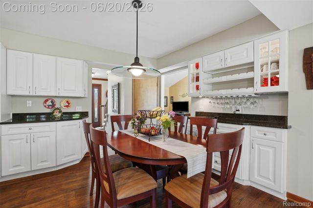 16141 W Blue Skies Drive, Livonia, MI 48154