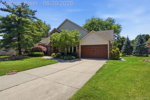 16141 W Blue Skies Drive, Livonia, MI 48154