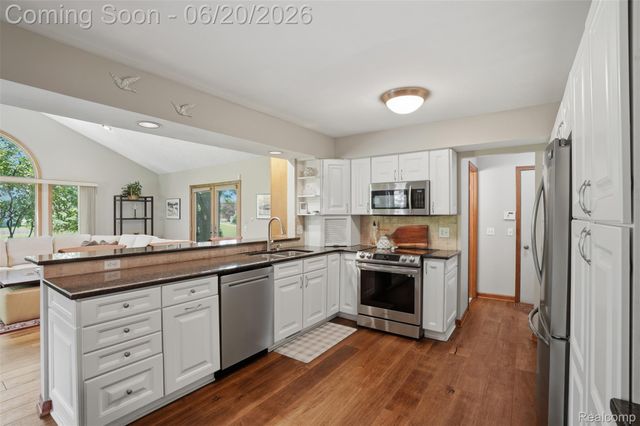 16141 W Blue Skies Drive, Livonia, MI 48154