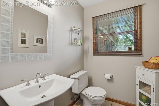 16141 W Blue Skies Drive, Livonia, MI 48154