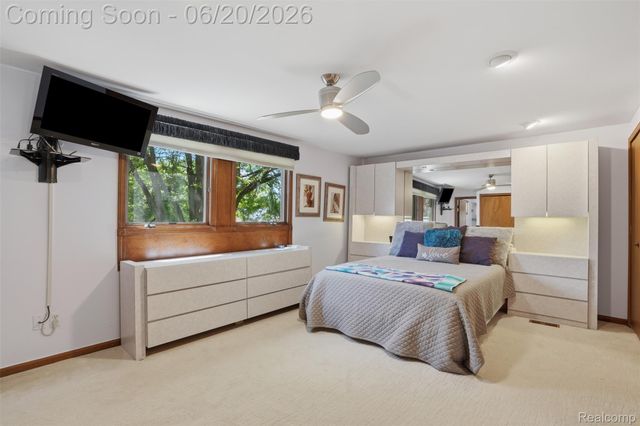 16141 W Blue Skies Drive, Livonia, MI 48154