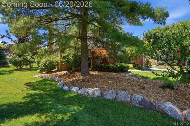 16141 W Blue Skies Drive, Livonia, MI 48154