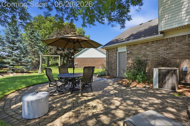 16141 W Blue Skies Drive, Livonia, MI 48154