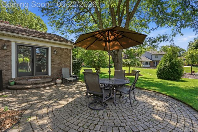 16141 W Blue Skies Drive, Livonia, MI 48154