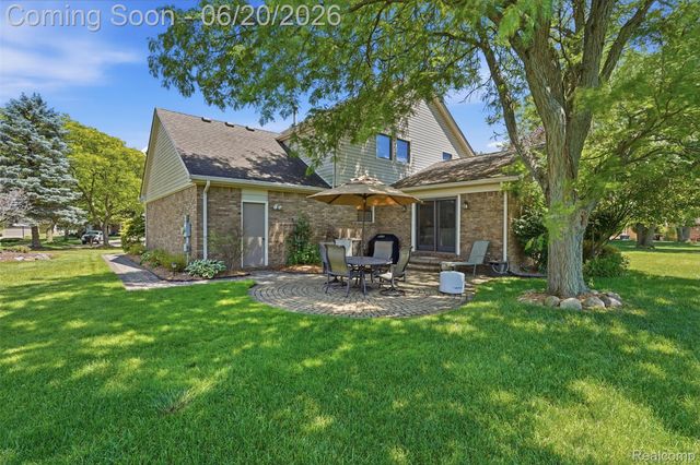 16141 W Blue Skies Drive, Livonia, MI 48154