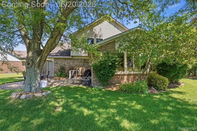 16141 W Blue Skies Drive, Livonia, MI 48154